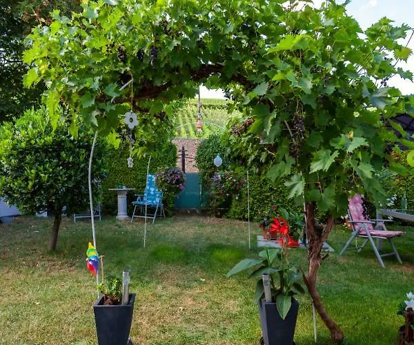 Emmi アパート バート・ノイェンアール・アールヴァイラー